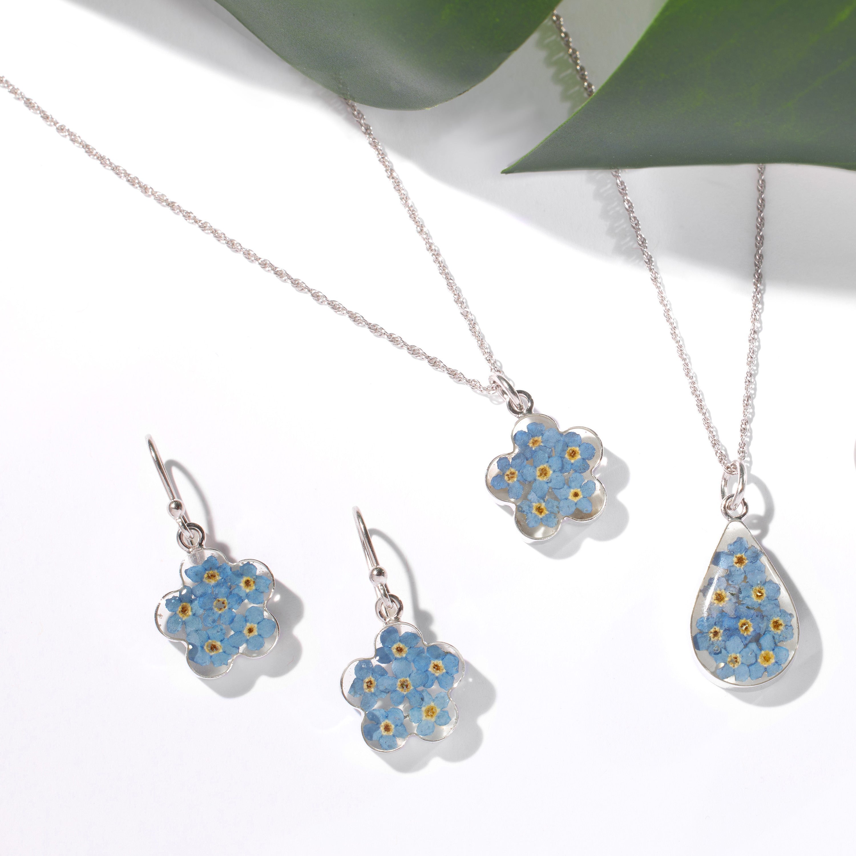 Dira Earrings with Forget-Me-Not Flowers